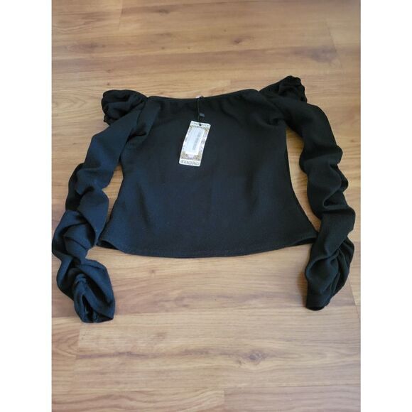 NWT Boohoo Off the Shouder Top - Picture 2 of 6